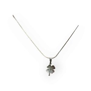 Silver silver necklace with‎ 4 leaf clover 🍀